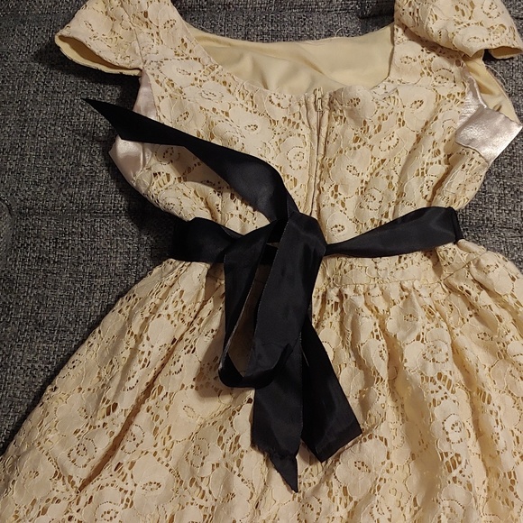 Cream lace dress - Picture 6 of 6